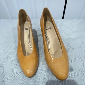 Stuart Weitzman heels SZ 8 1/2 goldish